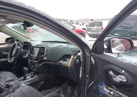 2017 Jeep Cherokee Latitude 4X4 from USA, damaged, VIN 1C4PJMCB9HW530640